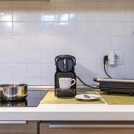 Elm Alley - - Free Wi-fi