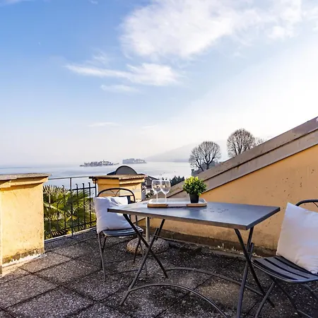 Elm Alley - - Free Wi-fi