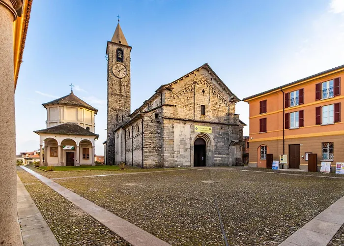 Elm Alley - - Free Wi-fi *