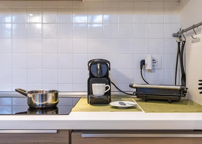 Elm Alley - - Free Wi-fi