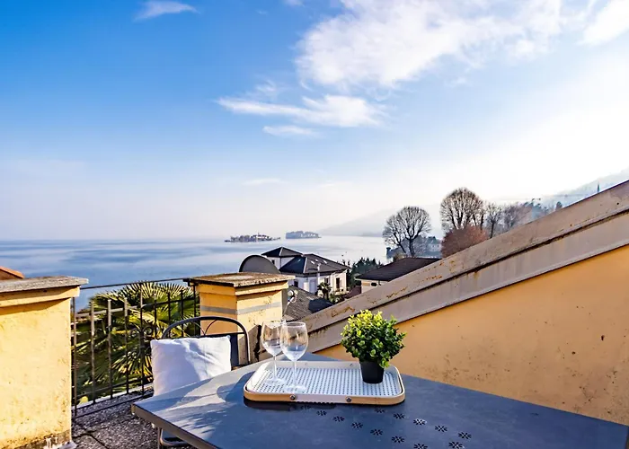 Elm Alley - - Free Wi-fi *