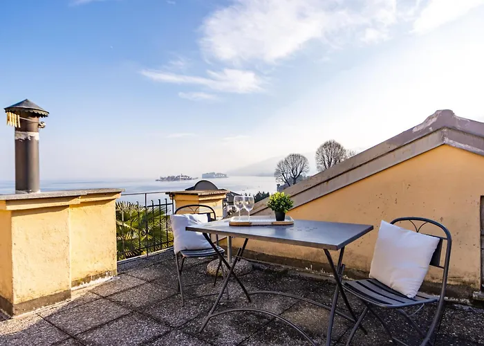 Elm Alley - - Free Wi-fi